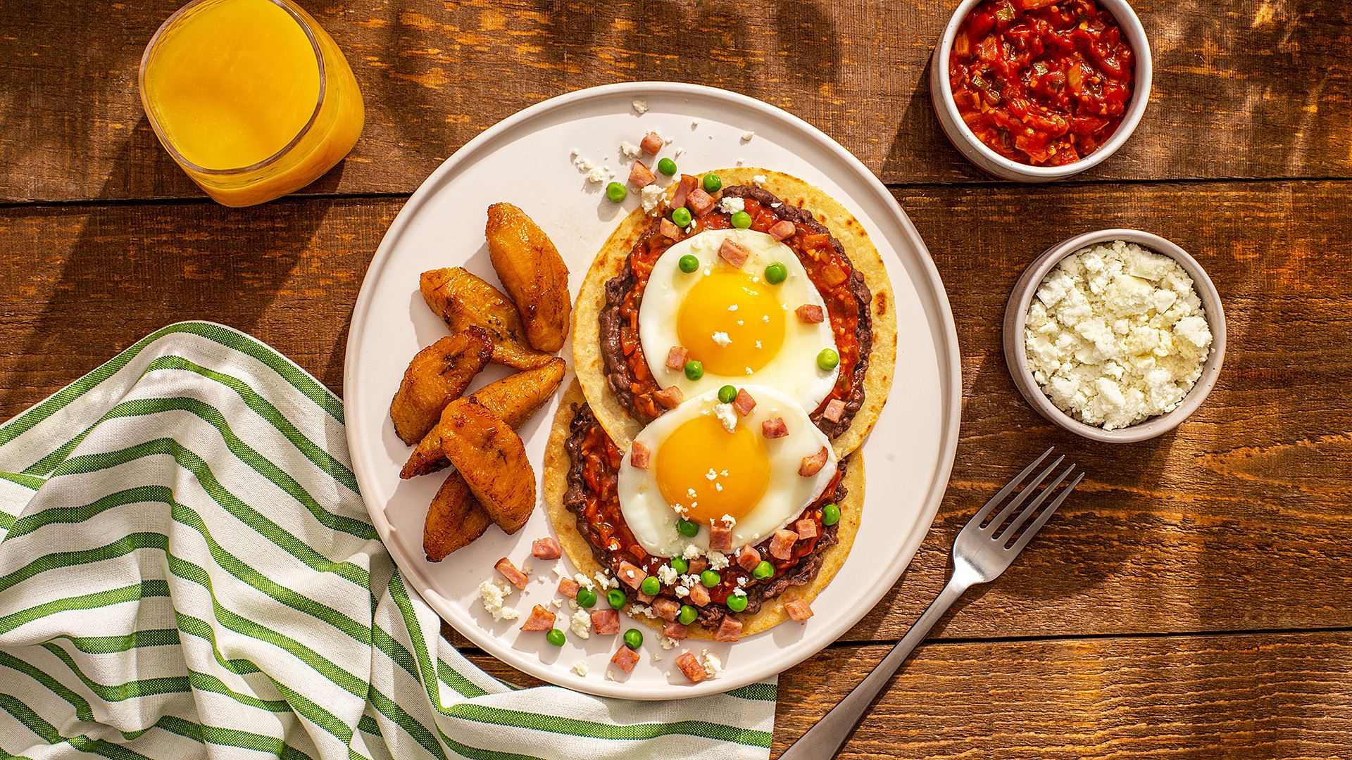 Easy Breakfast Motuleños Eggs